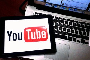 Como Ganar Dinero con Youtube con un Canal de Vídeos de Servicios